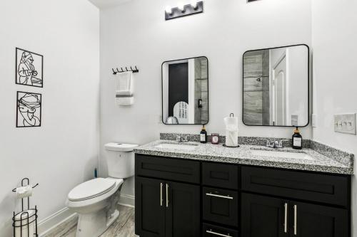 Ένα μπάνιο στο Luxury 5BR Designer Stay and Stylish NOLA Getaway