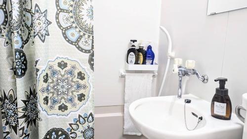 Koupelna v ubytování MIYAVI#201 3min walk Narimasu Station, 2 people, double bed, Tokyo's largest Don Quijote