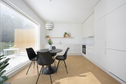 Fotografie z fotogalerie ubytování Luxury 3BR sauna stay, near airport train ve Vantaa