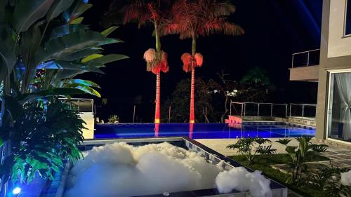 Bazén v ubytování Finca Mi Bella Colombia Santa Rosa de Cabal nebo v jeho okolí