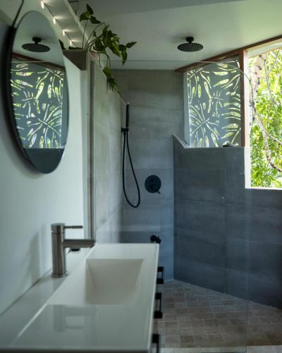 Koupelna v ubytování Wings