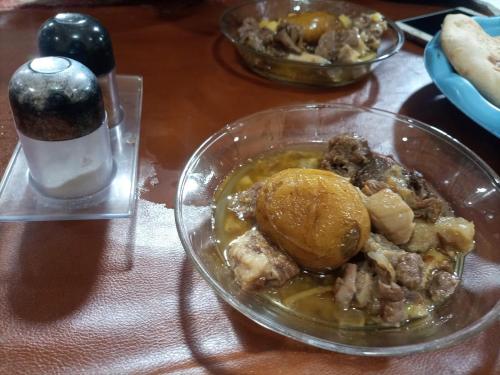 Jídlo v hotelu nebo okolí