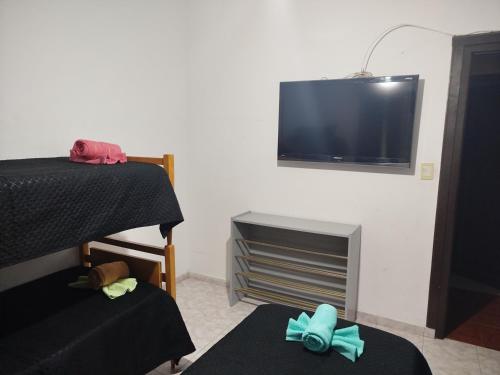 Una televisión o centro de entretenimiento en Chalet " La Maruca "