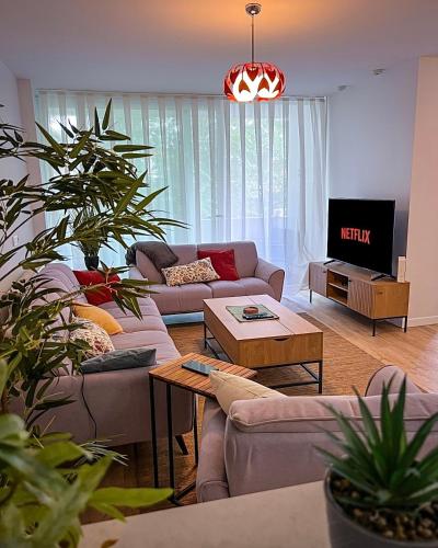 Sunny Escape - 2BR Apartment with Balcony