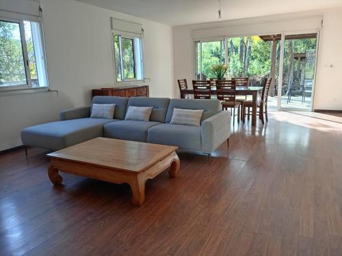 Posezení v ubytování Villa au centre ville du Tampon