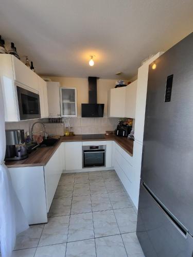 Η κουζίνα ή μικρή κουζίνα στο Découvrez la route des vins et les marchés de Noël