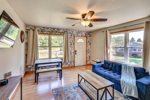 Φωτογραφία από το άλμπουμ του 4 Mi to Lake Michigan Updated Benton Harbor Home! σε Benton Harbor