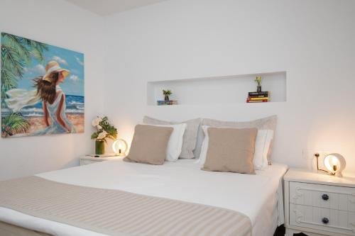 a bedroom with two beds and a painting on the wall at Geronti Moscha Apartment in Apollonia