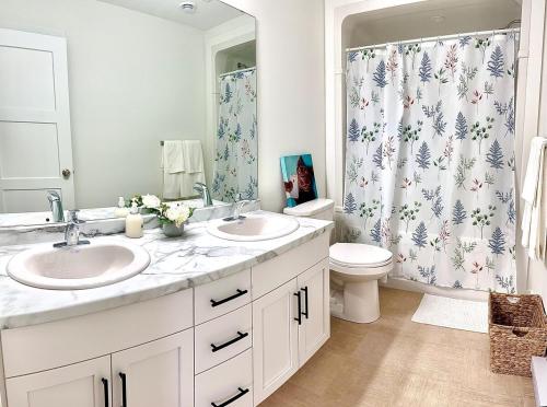 Koupelna v ubytování Newly built house in Stratford