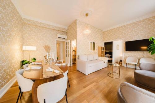 Elegant Lisbon Stay Modern Vintage Charm wAC