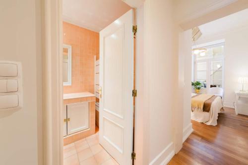 Elegant Lisbon Stay Modern Vintage Charm wAC