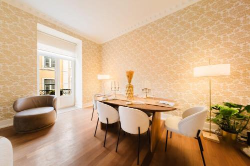 Elegant Lisbon Stay Modern Vintage Charm wAC