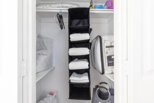 Fotografie z fotogalerie ubytování Walk to AT&T Stadium! Globe Life Park Texas Live! King Bed v destinaci Arlington