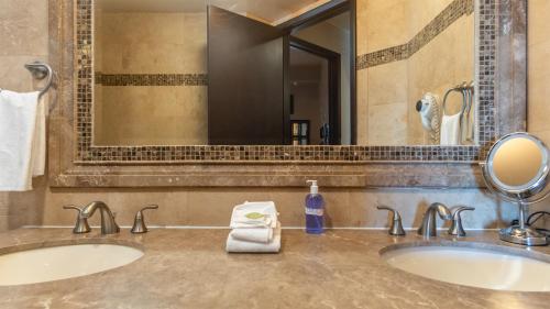 a bathroom with two sinks and a large mirror at 2BR 2BA condo @ Las Palomas Cabrillo 804 in Puerto Peñasco
