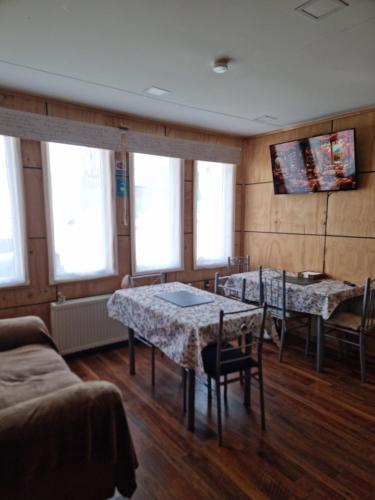 Μια τηλεόραση ή/και κέντρο ψυχαγωγίας στο Hostal Origen Patagonia