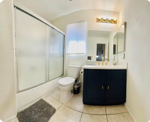 Ένα μπάνιο στο 2 story large house pool jacuzzi