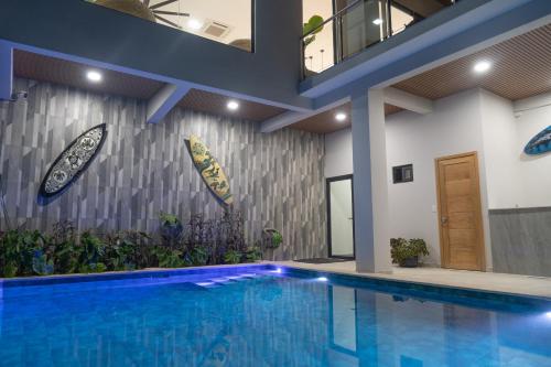 Bazén v ubytování Luxery home in surf city el Sunzal nebo v jeho okolí