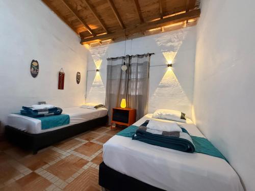 a room with two beds in a room at Casa incluyendo Glamping! 13 personas, Familias con niños in Jardin