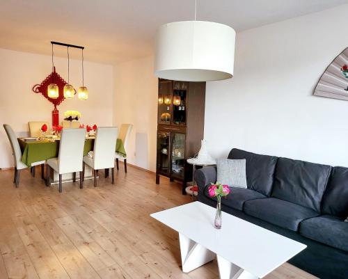 Posezení v ubytování Mountain-top with garden parking on site free