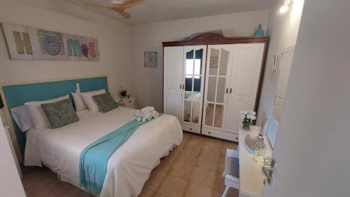 Ένα ή περισσότερα κρεβάτια σε δωμάτιο στο Primavera Pool Paradise