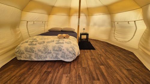 Ένα ή περισσότερα κρεβάτια σε δωμάτιο στο Glamping Río Serrano - Caja Los Andes