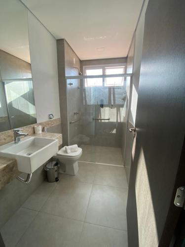 Ένα μπάνιο στο Uberlândia Suítes