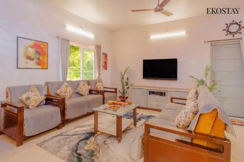 TV a/nebo společenská místnost v ubytování EKOSTAY - Fern Wood Villa