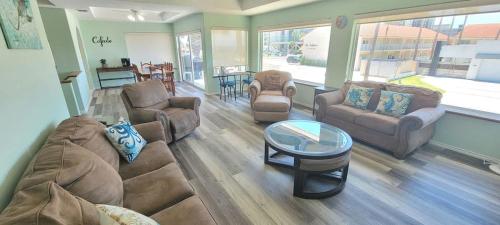 Posezení v ubytování Big Home for Family Pet Friendly Beach view