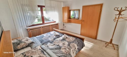 a bedroom with a bed and a window at Casaba Suite 1-110qm-3 Rooms-Free Private Parking-House with garden in Hannover