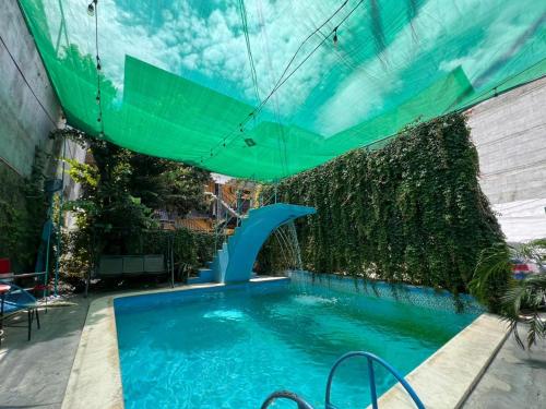 a swimming pool with a water slide at Hotel Hernandez in Chiquimula