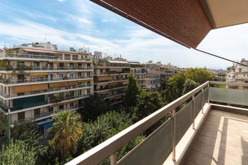 Elegant 3 Bdr Apartment City Retreat in Kypseli