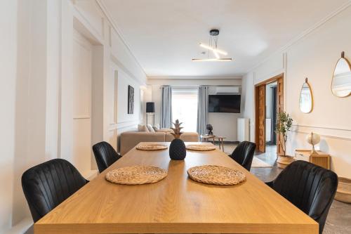 Elegant 3 Bdr Apartment City Retreat in Kypseli