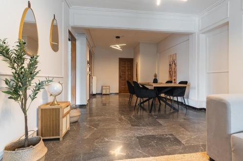 Elegant 3 Bdr Apartment City Retreat in Kypseli