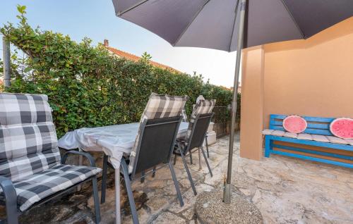 Cozy Apartment In Zadar With Wifi
