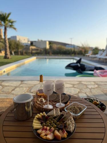 Villa Loretta with pool, jacuzzi and garden