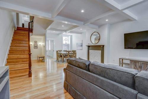 a living room with a couch and a dining room at THE HAMILTON HOUSE - DOWNTOWN COLONIAL LANCASTER in Lancaster