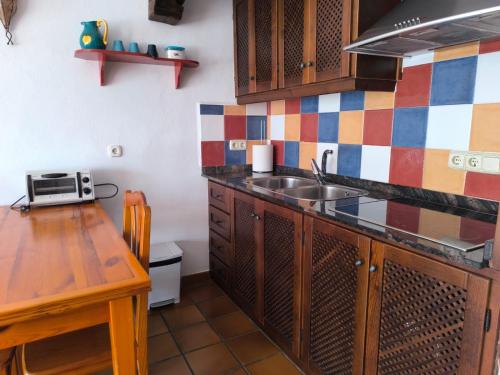 a kitchen with a sink and a counter top at Casa Paulonia in Las Negras