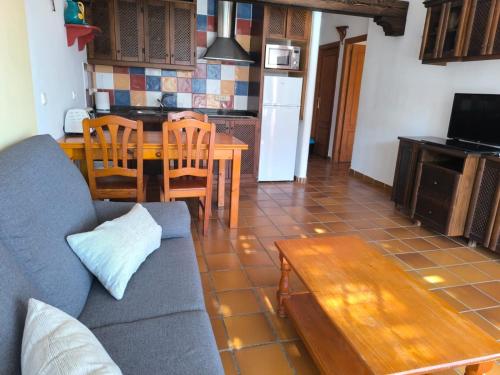 a living room with a couch and a table at Casa Paulonia in Las Negras
