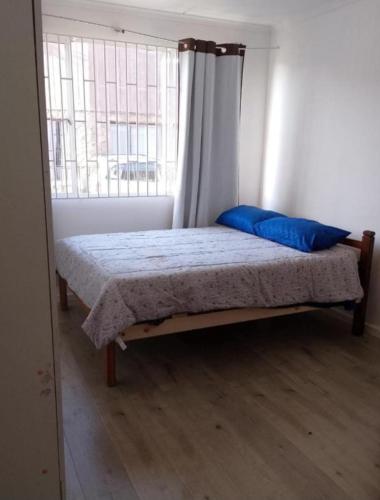 Ένα ή περισσότερα κρεβάτια σε δωμάτιο στο Pieza en el centro de La serena