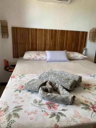 a bed with a blanket on top of it at Casa Signore Ventoforte in Caucaia