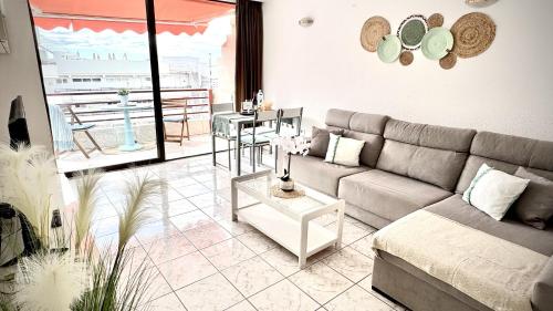 Sea Breeze in Playa de Las Américas by Deihu Experiences