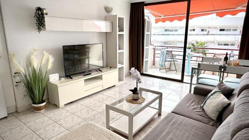 Sea Breeze in Playa de Las Américas by Deihu Experiences