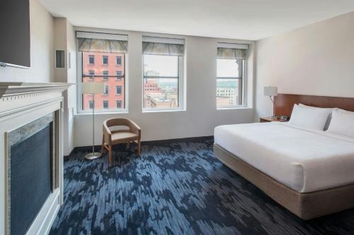 a hotel room with a bed and a television at Fairfield Inn & Suites by Marriott Albany Downtown in Albany