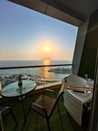 a balcony with a table and a view of the ocean at برج داماك جده شقه مطله على البحر damac jeddah in Jeddah
