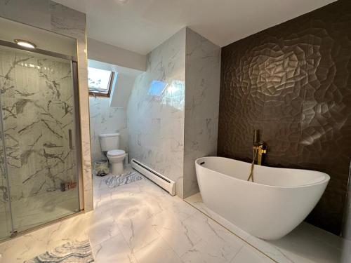 Koupelna v ubytování Honesdale