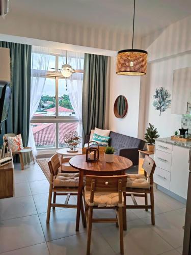 Apt in luxurious condominium near the beach