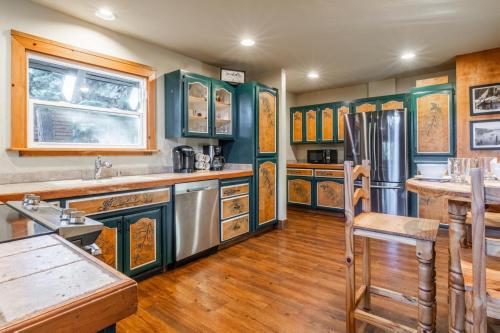 Kuchyň nebo kuchyňský kout v ubytování North Shore - Pinetree Paradise