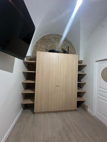 a room with a tv and a wooden cabinet at Magnifique appartement neuf Bellecour in Lyon