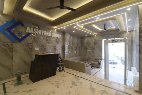 a lobby with a waiting room with a couch at Hotel Luck Recdancy mahipalpur in New Delhi