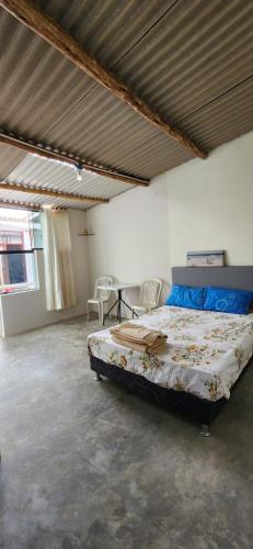 Una cama o camas en una habitación de Pacasmayo Surf Las Torres